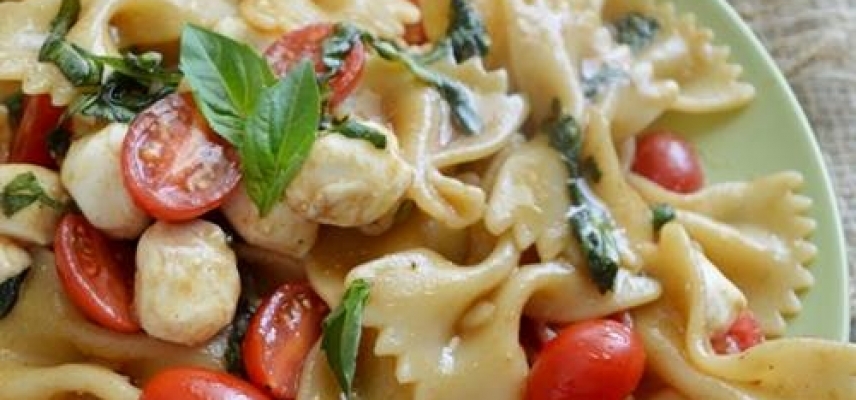 •	ENSALADA DE PASTA ESTILO CAPRESE