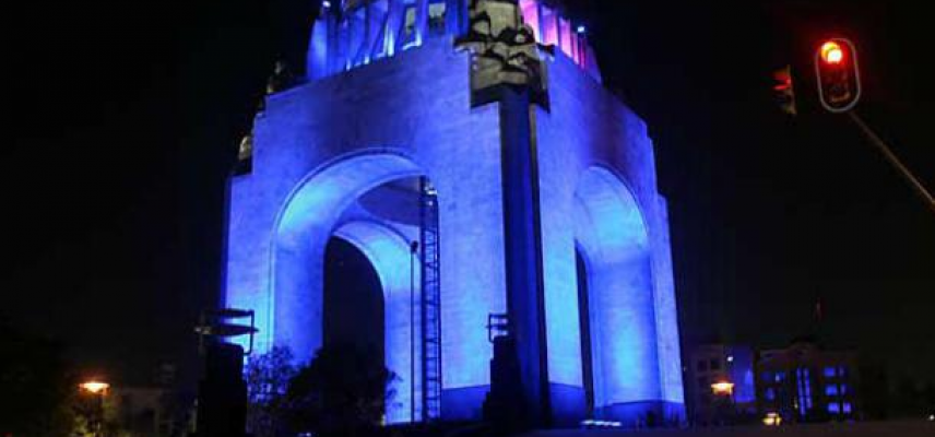 Monumentos iluminados de azul DMD 2015
