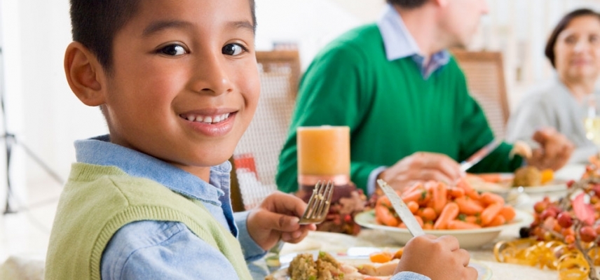«Guía para que los niños coman bien en un restaurante»