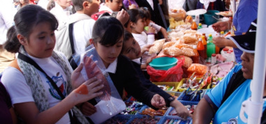 Comida chatarra en escuelas y ausencia de productos saludables