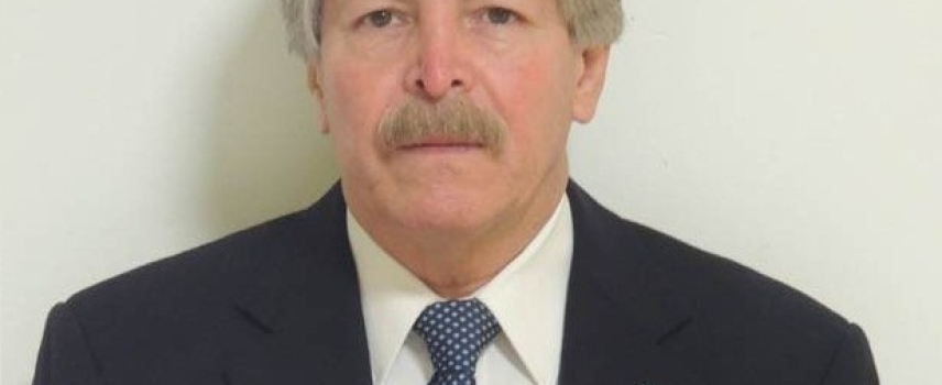 Entregan reconocimiento al Director Médico de la FMD