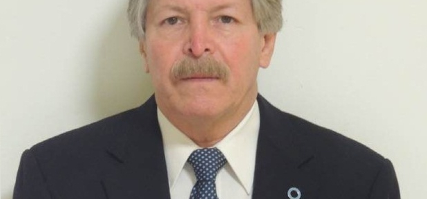 Entregan reconocimiento al Director Médico de la FMD