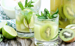 AGUA SIMPLE CON KIWI, MENTA Y CHÍA