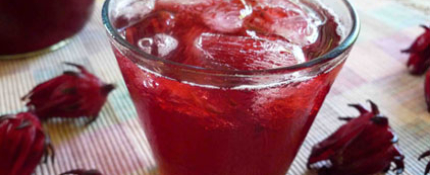 Agua de jamaica y canela