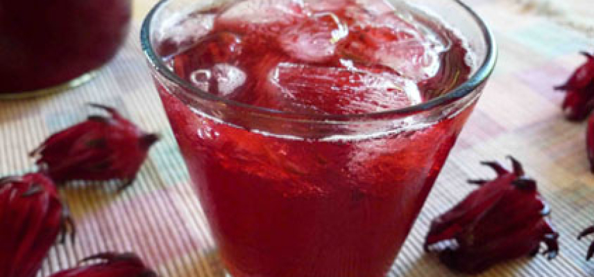 Agua de jamaica y canela