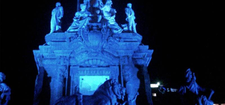 Monumentos iluminados de azul DMD 2014