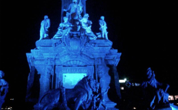Monumentos iluminados de azul DMD 2014