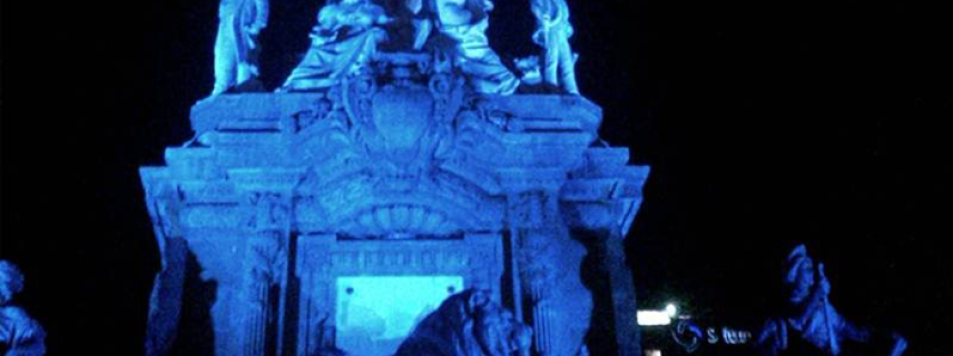 Monumentos iluminados de azul DMD 2014