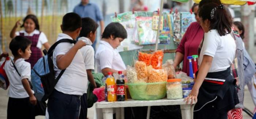 Reducción del 50% a bebidas azucaradas, riesgo para salud de menores