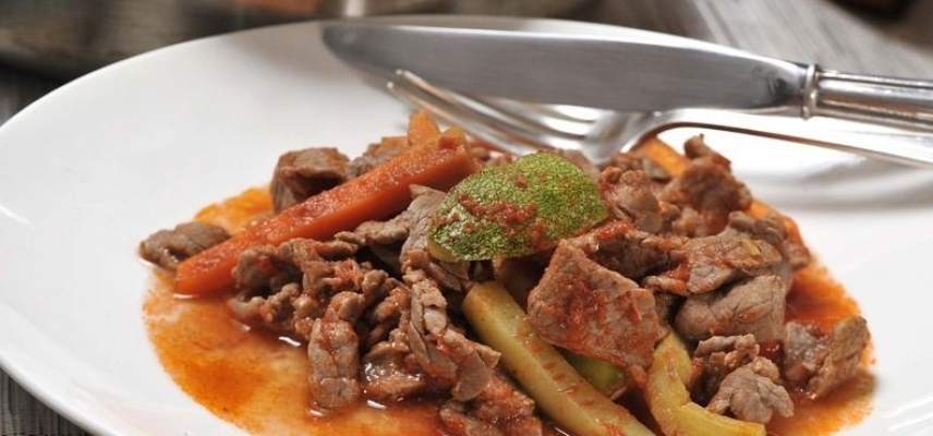 Bistec en salsa morena