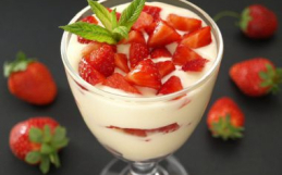 FRESAS CÍTRICAS CON CREMA BATIDA