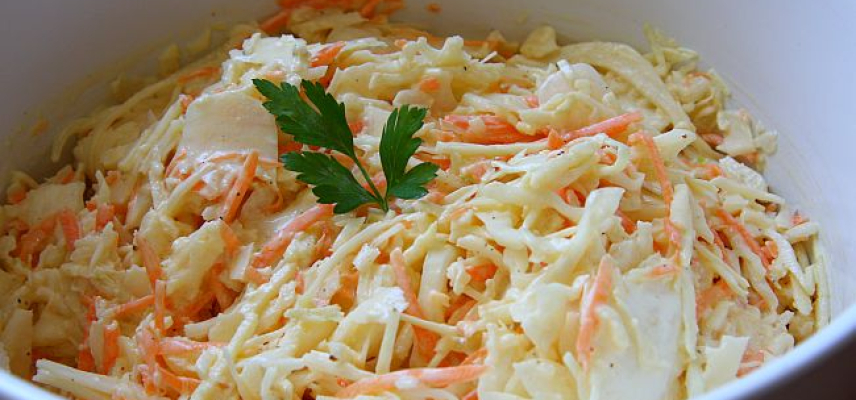 Ensalada de col con manzana y zanahoria