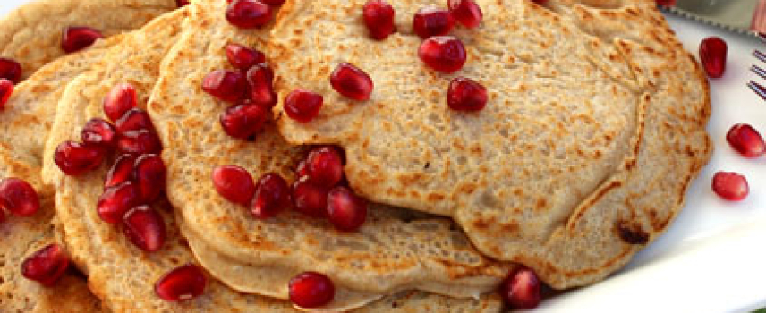 Desayunos Azules: Hot cakes con queso cottage y fruta