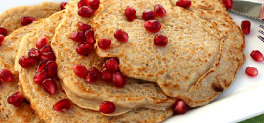 Desayunos Azules: Hot cakes con queso cottage y fruta