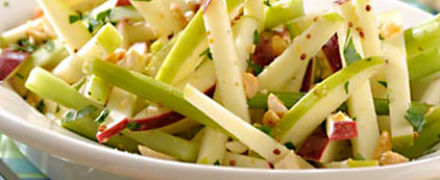 Ensalada de manzana, apio y fresa