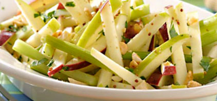 Ensalada de manzana, apio y fresa