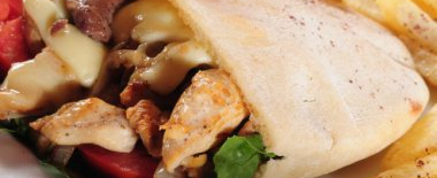 PITA CON POLLO EN ADEREZO ESTILO ÁRABE