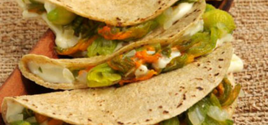 Desayunos Azules: Quesadillas de flor de calabaza