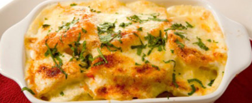 Carnes picadas con pimiento rojo y queso oaxaca