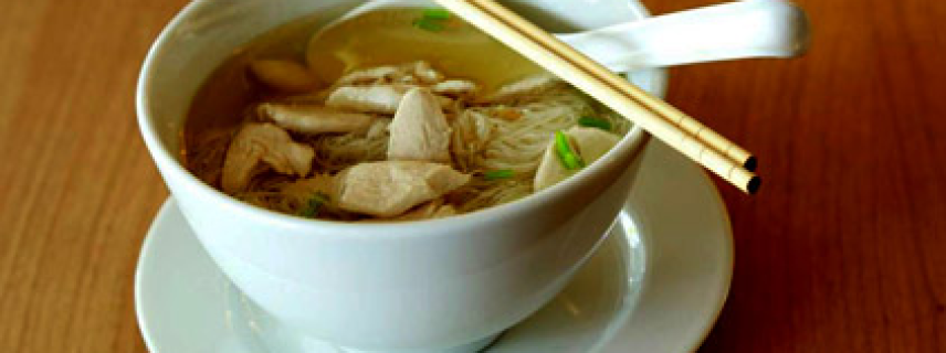 Sopa oriental de pollo