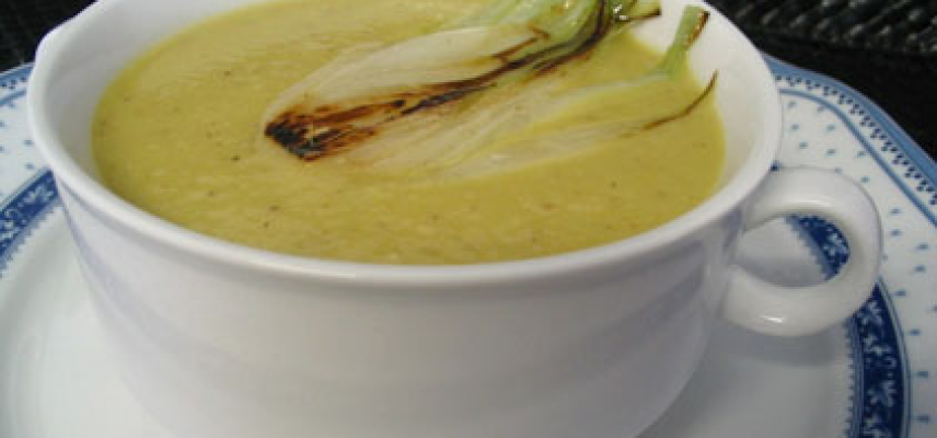 Sopa de tomate verde