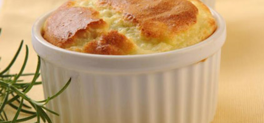 Soufflé de pera con salsa inglesa