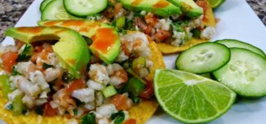 Tostada de cuaresma con salsa de pepino