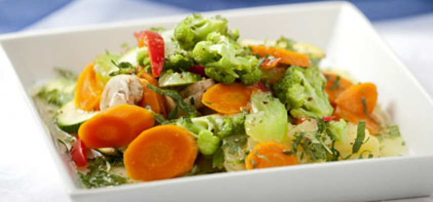 Verduras crujientes con aguacate